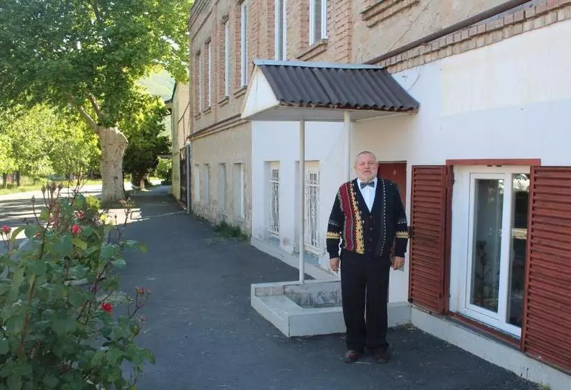تختخواب و صبحانه Guesthouse Levani
