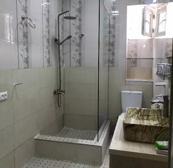 تختخواب و صبحانه Guesthouse Levani
