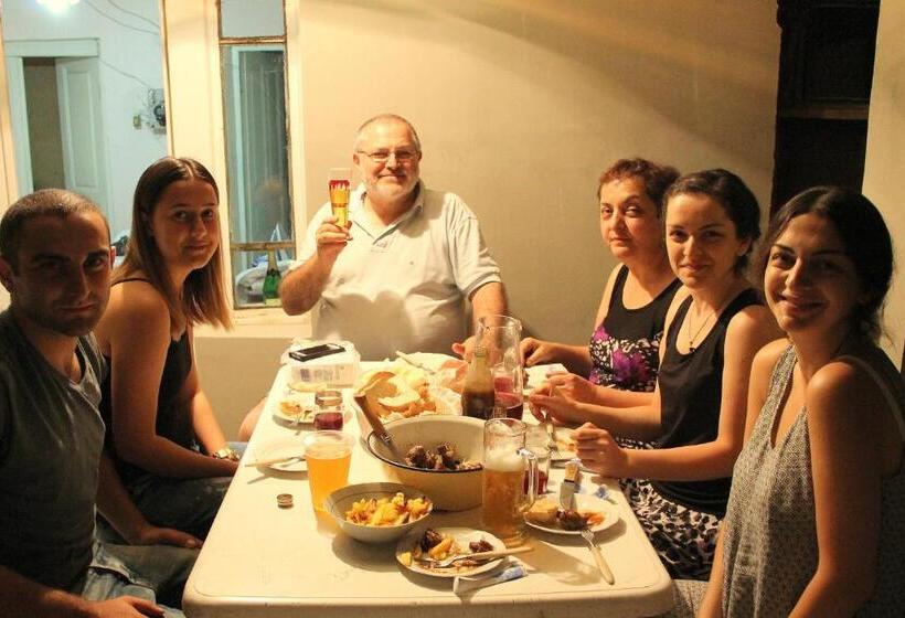 تختخواب و صبحانه Guesthouse Levani