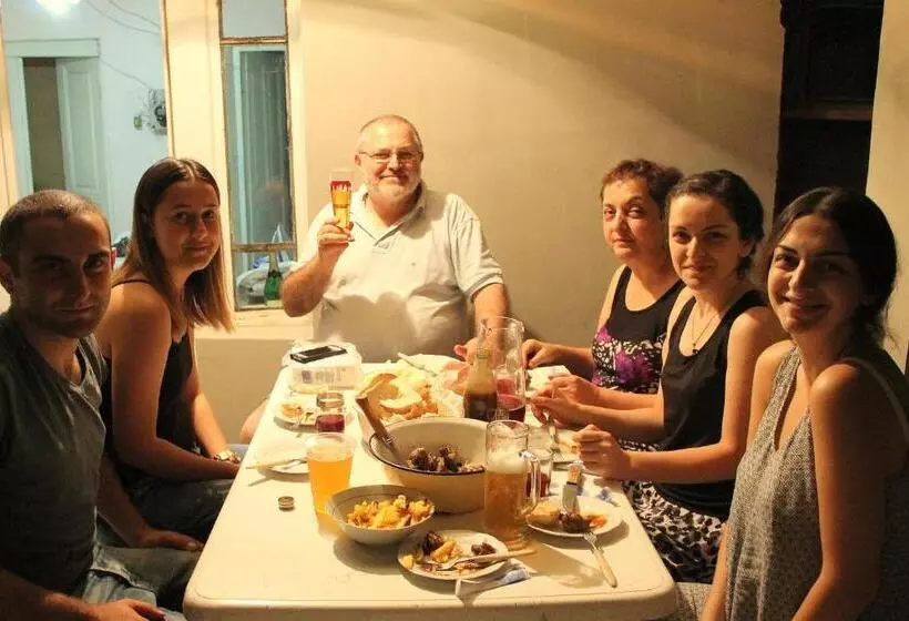 تختخواب و صبحانه Guesthouse Levani