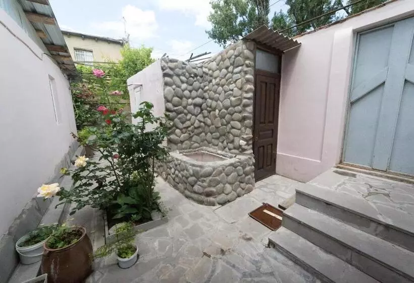 تختخواب و صبحانه Guesthouse Levani
