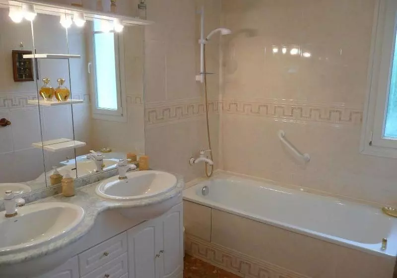 Aamiaismajoitus (B&B) La Vasconia