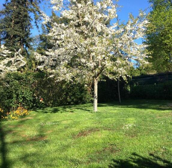 مبيت وإفطار Les Chambres D Oriane