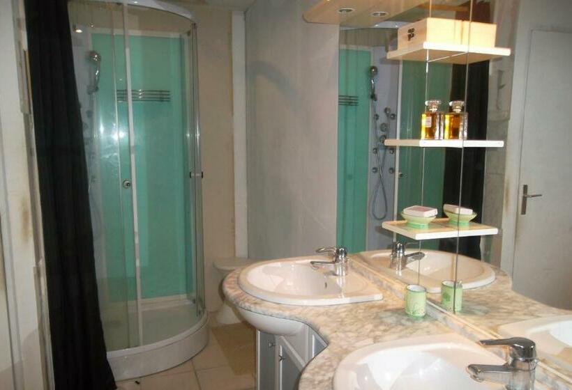 민박 Les Chambres Du Rochereuil