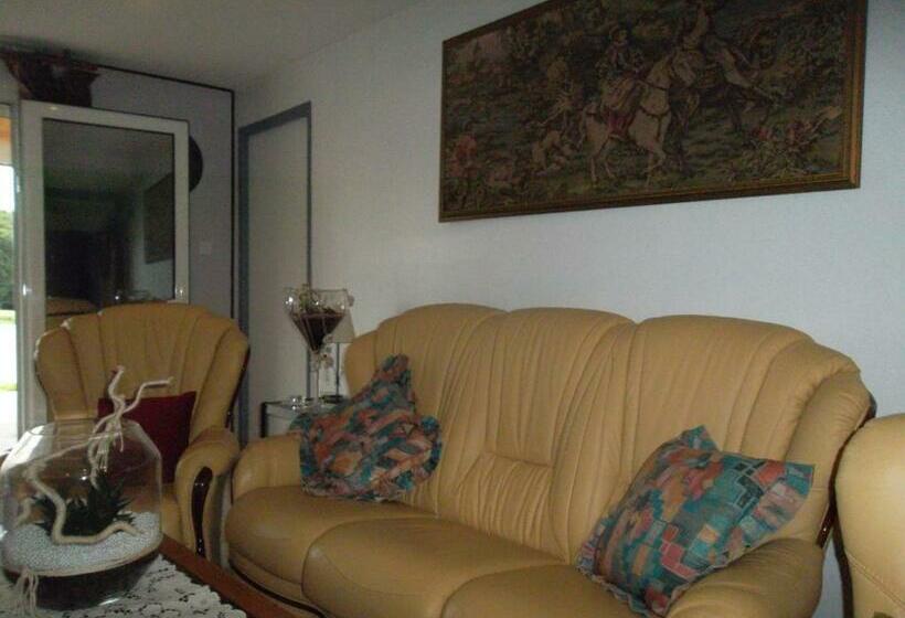 민박 Les Chambres Du Rochereuil