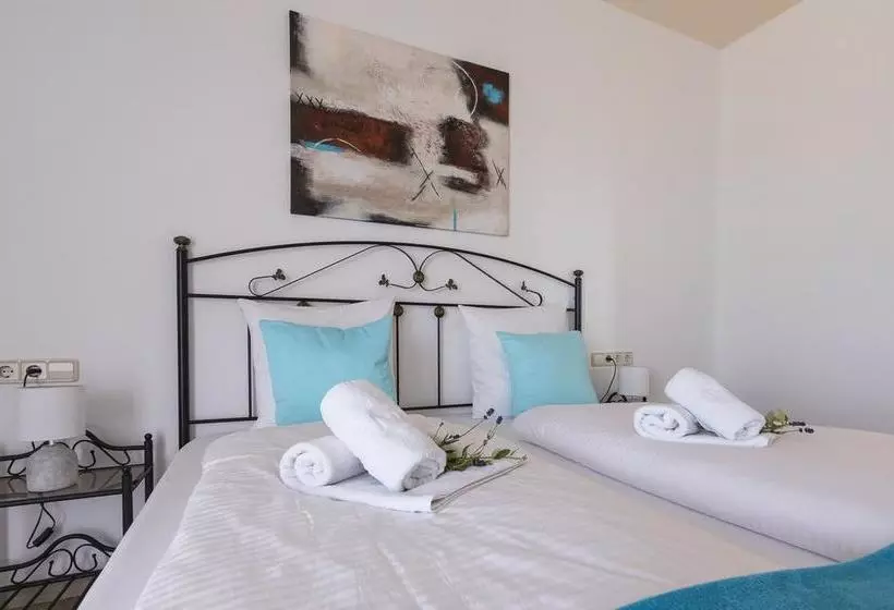 هتل Finca Alegria   Agroturismo Son Sampoli