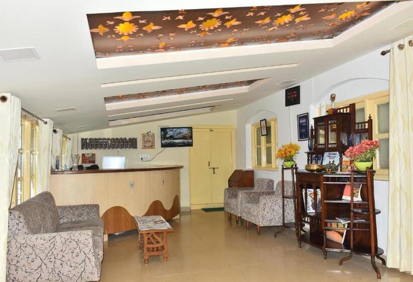 Kstdc Hotel Mayura Sudarshan ,ooty