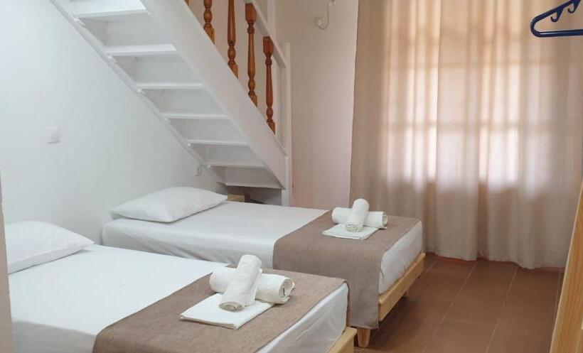 Apart Hotel Llazari