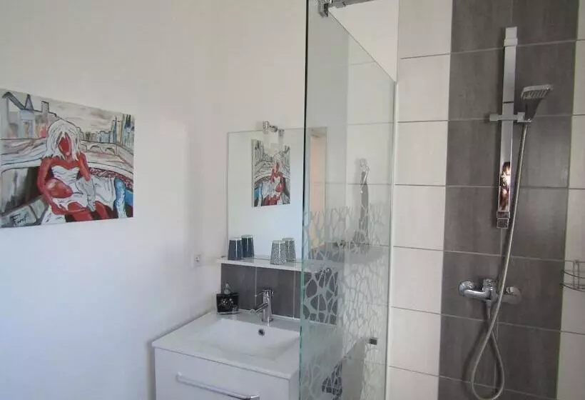 Aamiaismajoitus (B&B) Chez Isa Et Dens