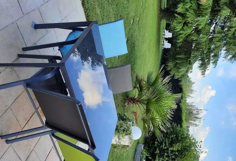 Aamiaismajoitus (B&B) Chez Isa Et Dens