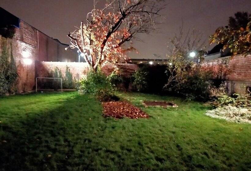 تختخواب و صبحانه La Maison Bleue De Roubaix