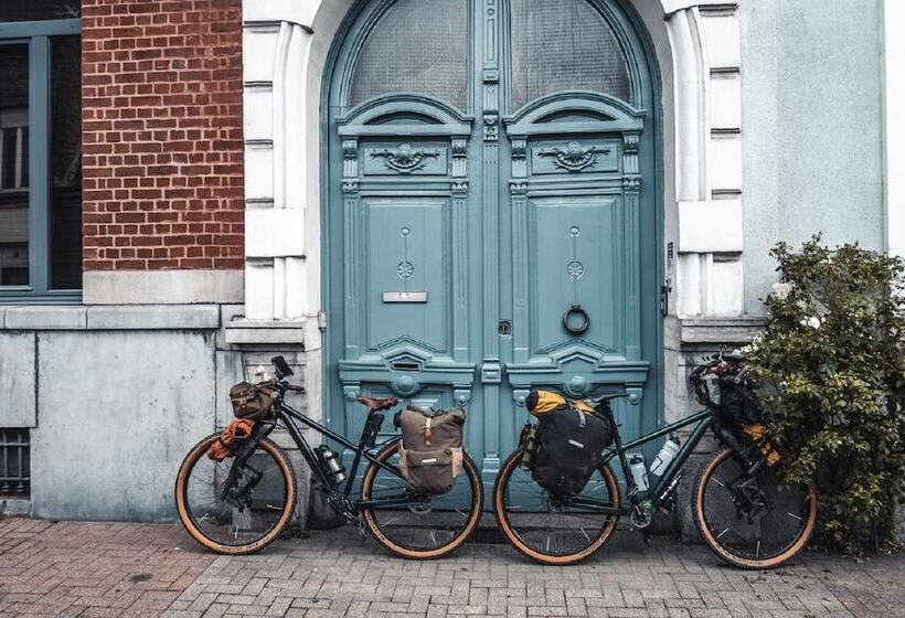 تختخواب و صبحانه La Maison Bleue De Roubaix