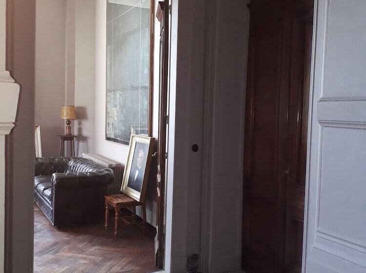 تختخواب و صبحانه La Maison Bleue De Roubaix