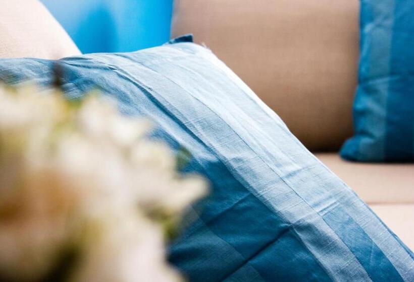 تختخواب و صبحانه Lequatorze