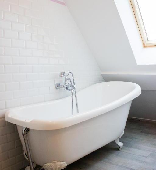 تختخواب و صبحانه Lequatorze