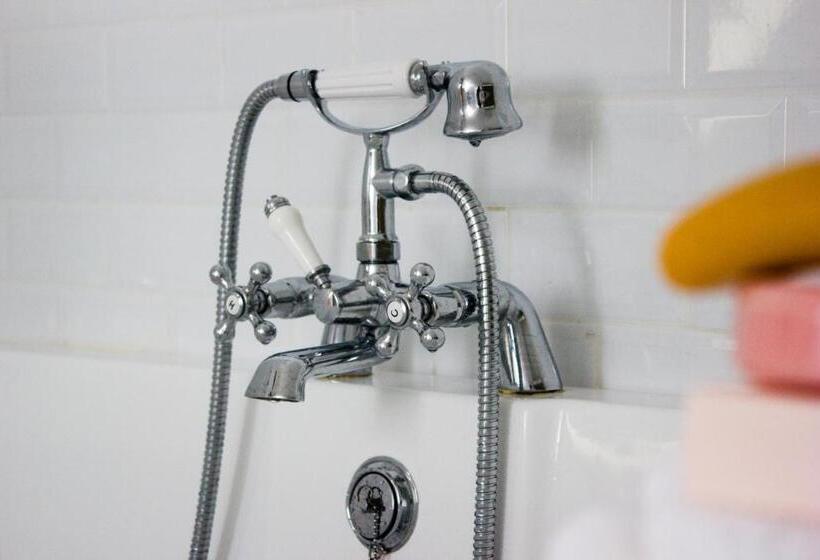 تختخواب و صبحانه Lequatorze