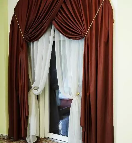 هتل Astoria Lux