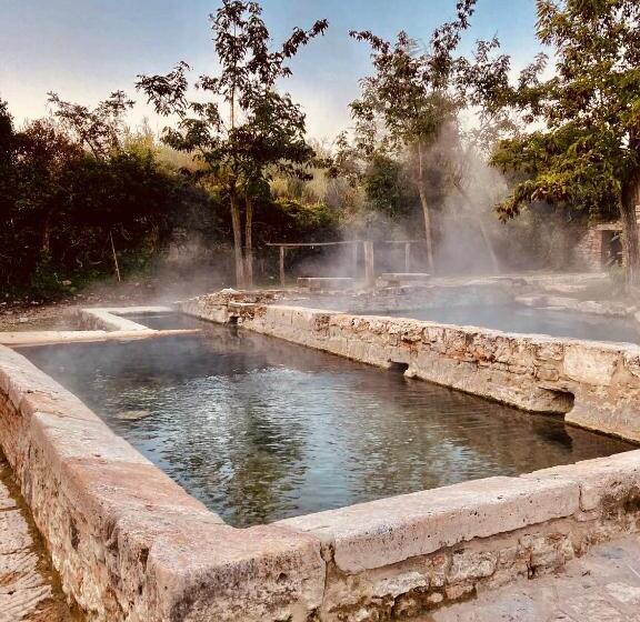 Отель B&b Locanda Toscanini