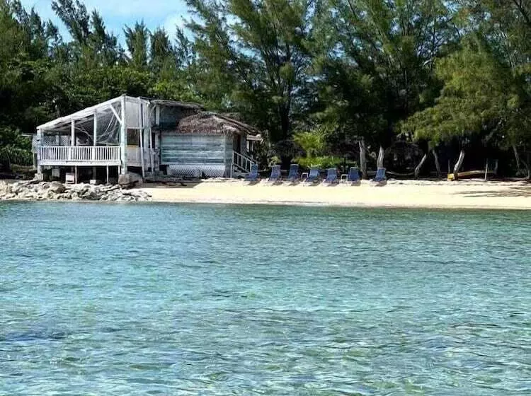 هتل Coral Harbour Beach House And Villas