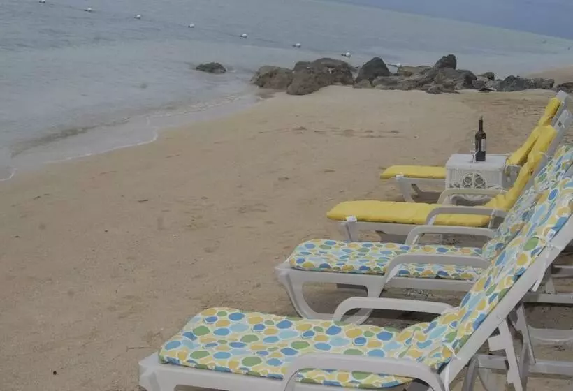 هتل Coral Harbour Beach House And Villas