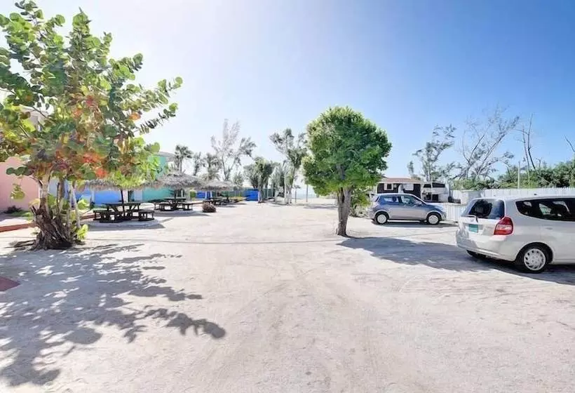 هتل Coral Harbour Beach House And Villas