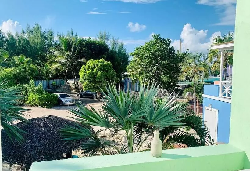 هتل Coral Harbour Beach House And Villas