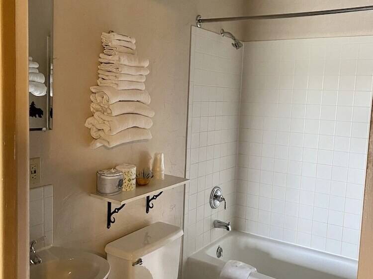 فندق Green Creek Inn And Rv Park