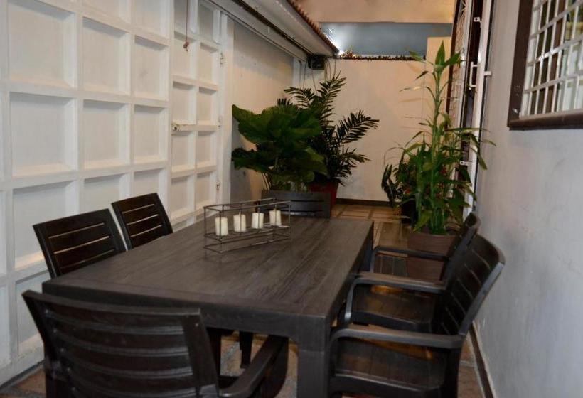 Hotel Hostal Villa 97