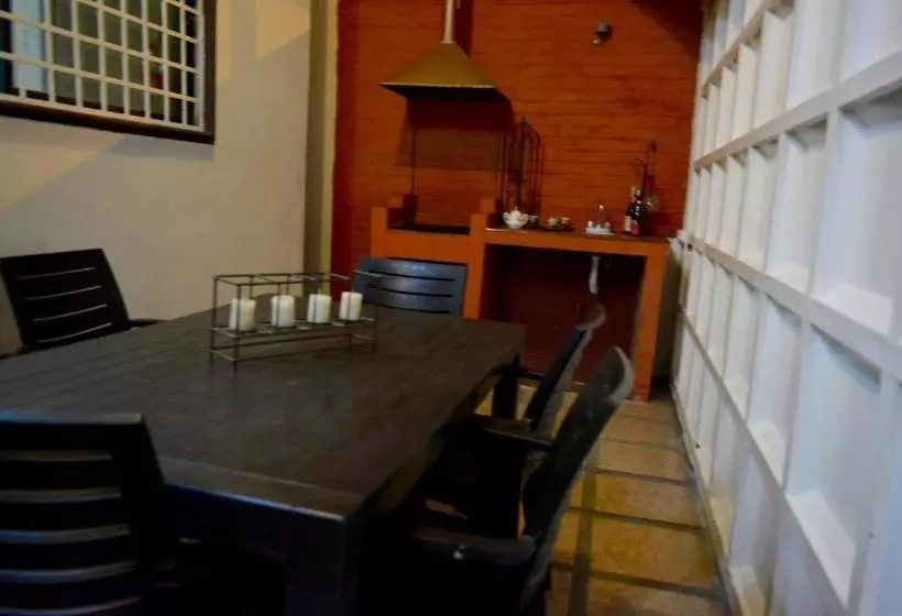 Hotelli Hostal Villa 97