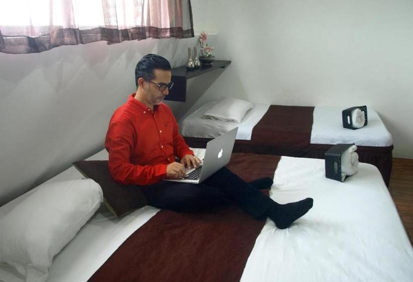 Hotel Hostal Villa 97