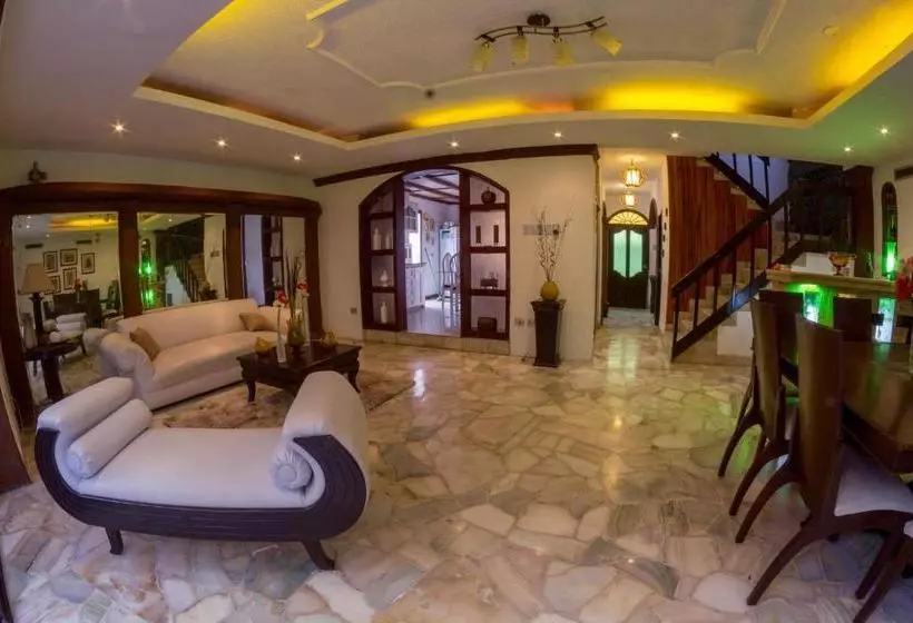 Hotelli Hostal Villa 97