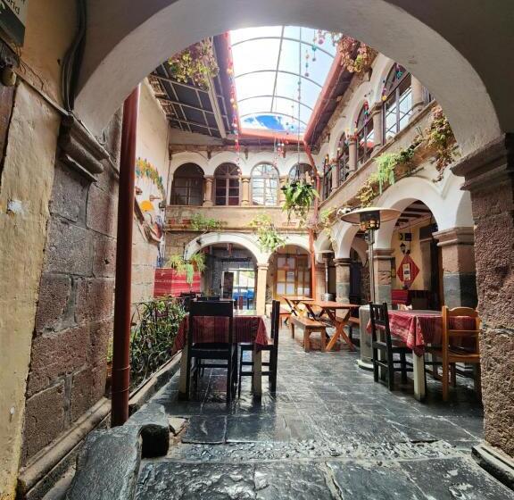 Hotel Pirwa Backpackers Colonial