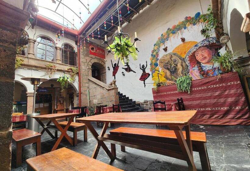 Hotel Pirwa Backpackers Colonial