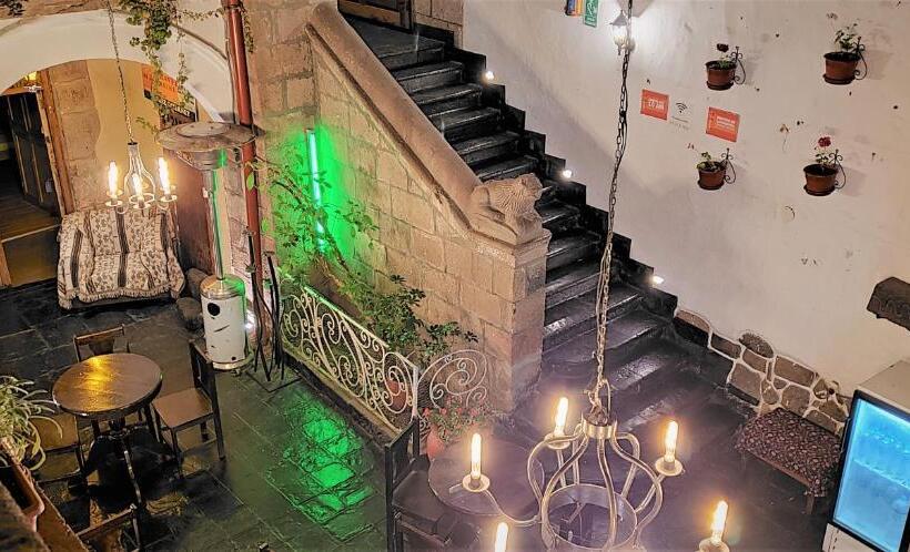 Hotel Pirwa Backpackers Colonial