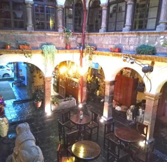 Hotel Pirwa Backpackers Colonial