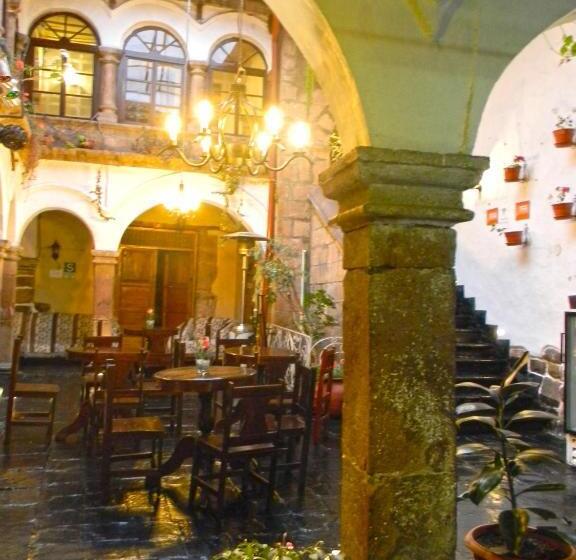 Hotel Pirwa Backpackers Colonial