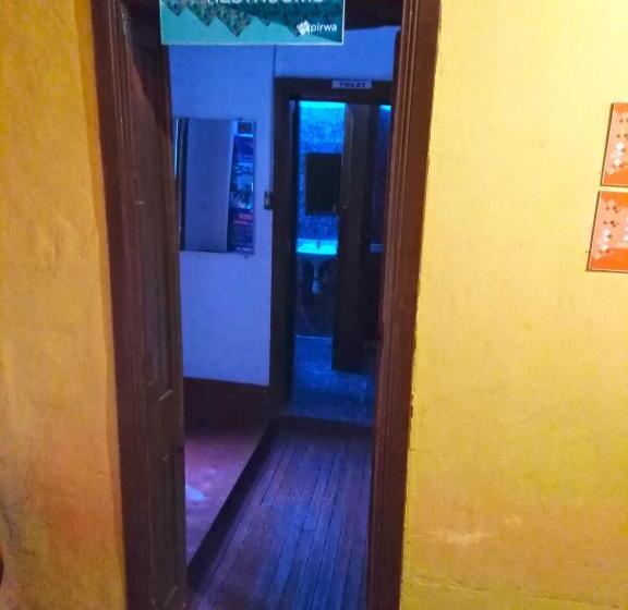 Hotel Pirwa Backpackers Colonial