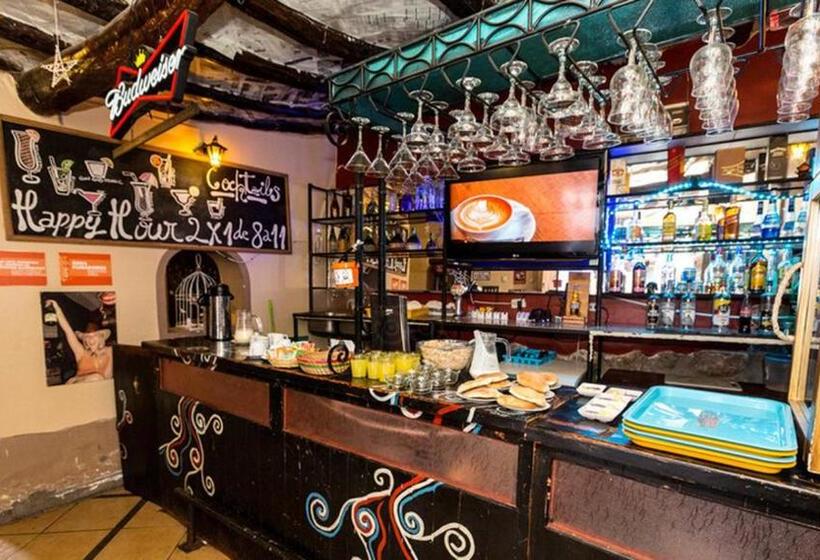 Hotel Pirwa Backpackers Colonial