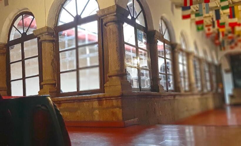 Hotel Pirwa Backpackers Colonial