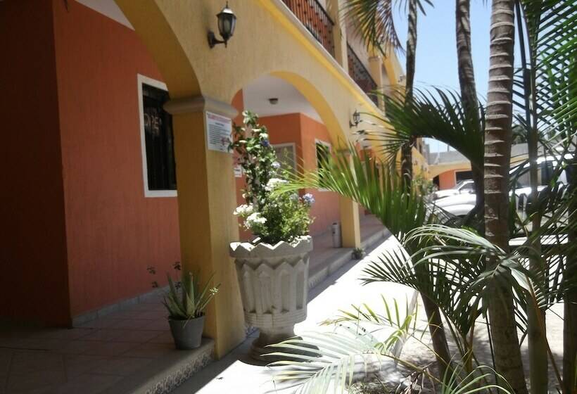 هتل Plaza Los Arcos