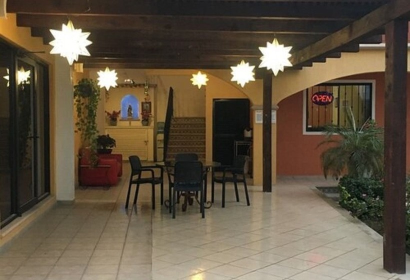 هتل Plaza Los Arcos