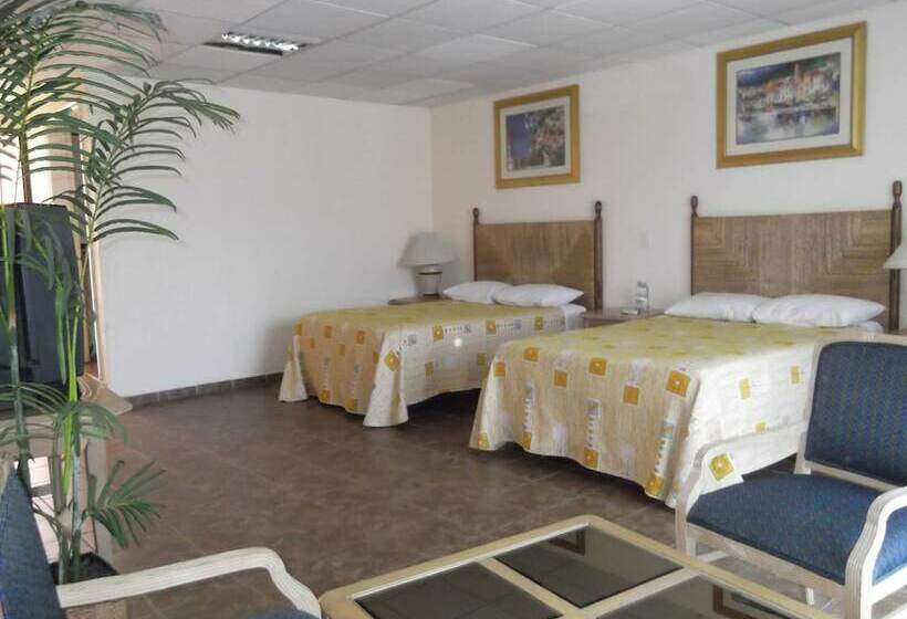 هتل Plaza Los Arcos