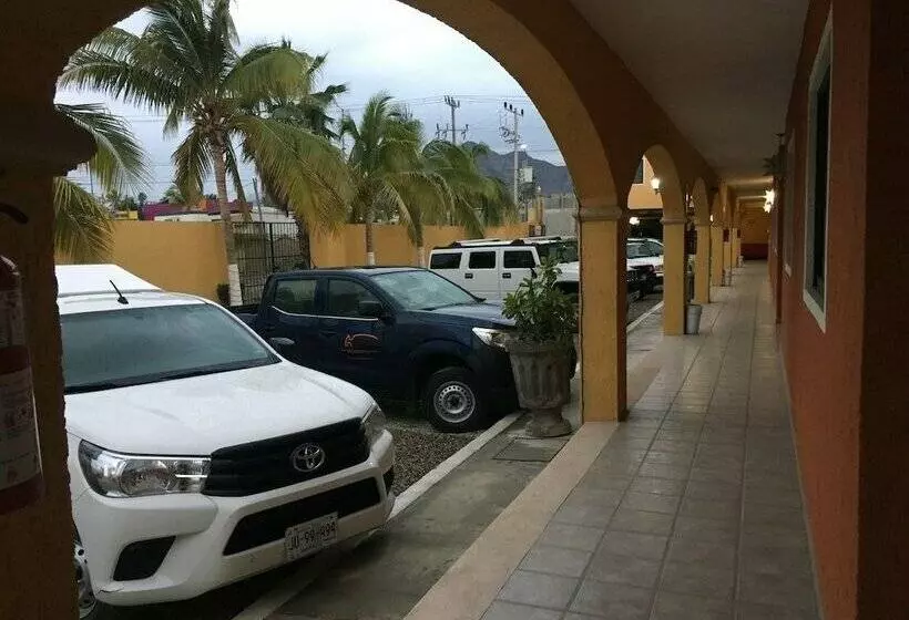 ホテル Plaza Los Arcos