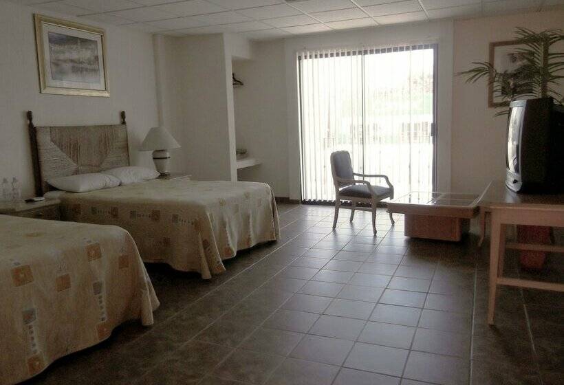 هتل Plaza Los Arcos