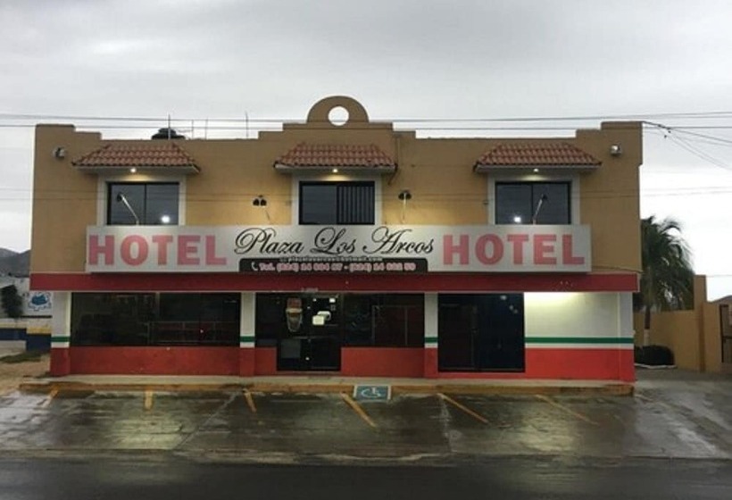 هتل Plaza Los Arcos