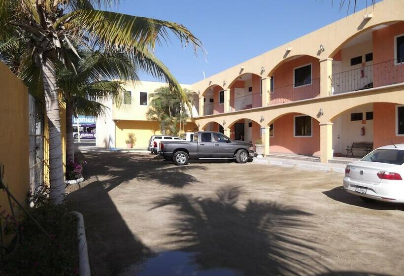 هتل Plaza Los Arcos