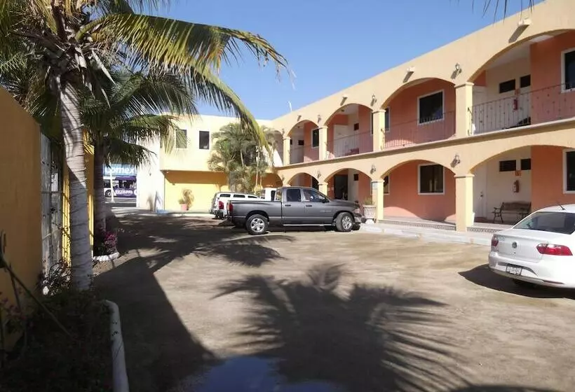 ホテル Plaza Los Arcos