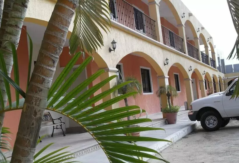 ホテル Plaza Los Arcos