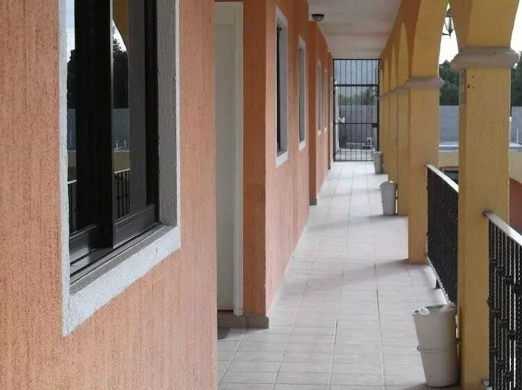 ホテル Plaza Los Arcos