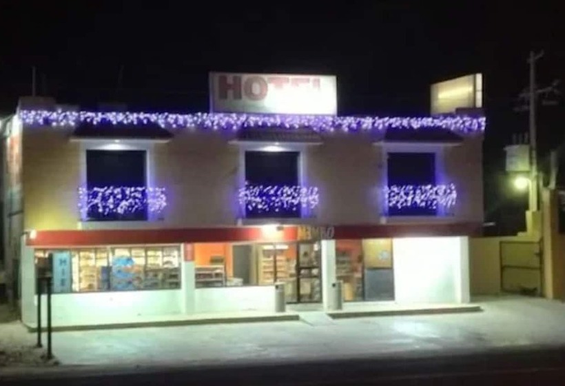 هتل Plaza Los Arcos